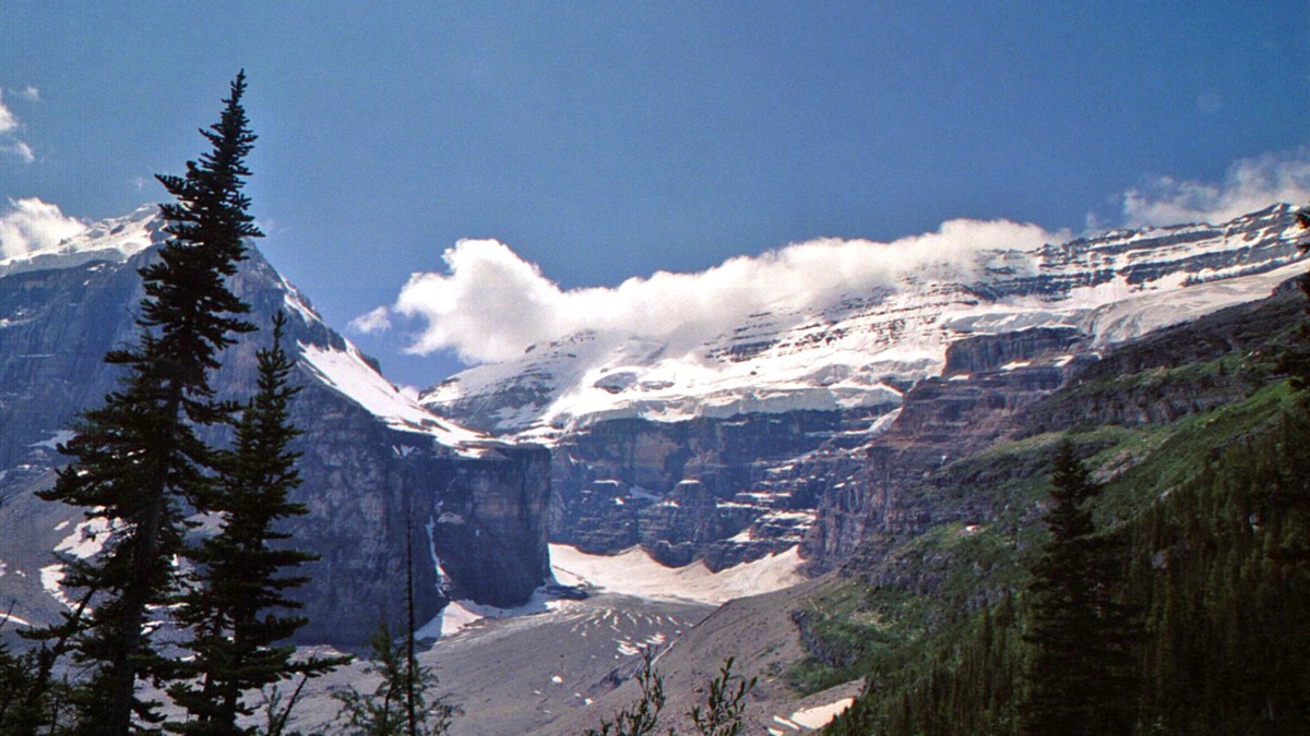 5 Iconic Nature Trails You'll Only Find In Canada